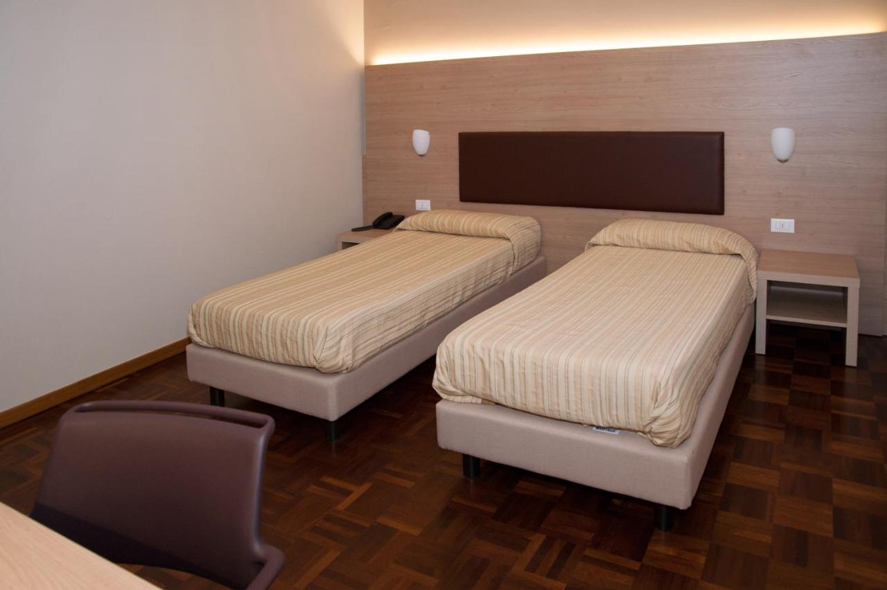 Hotel Buca Di Bacco Volta Mantovana Esterno foto